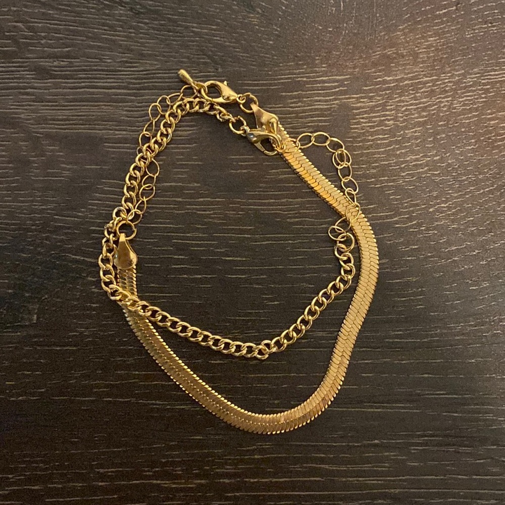 Layered gold bracelet set